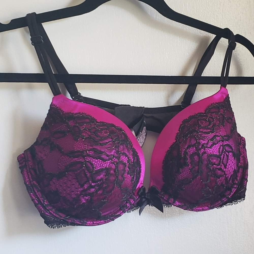 Pink & BlackVictoria's Secret Very Sexy Plunge Bra